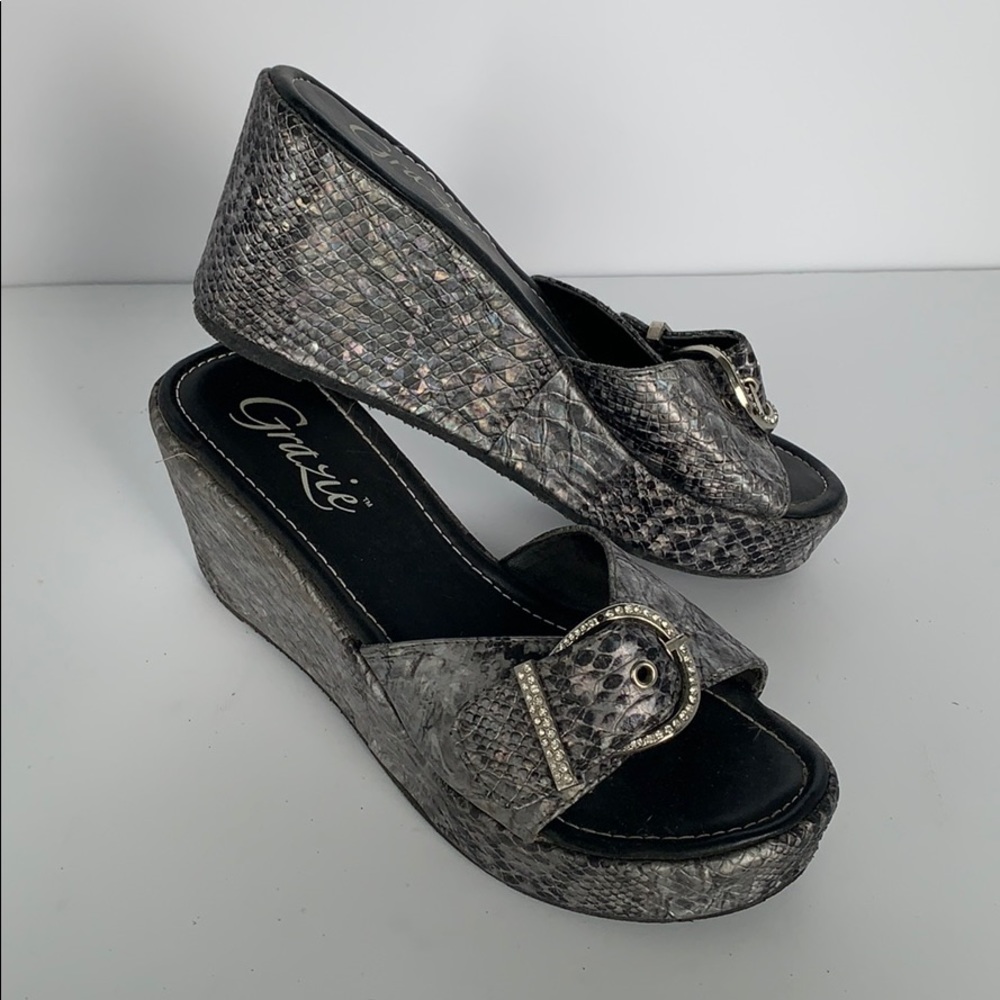 Grazie size 8 wedge sandals